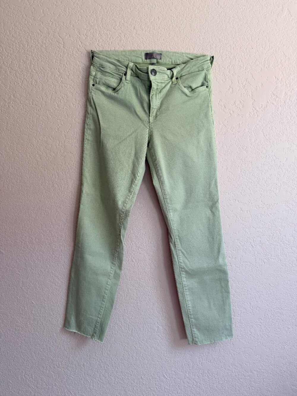 Kut from the Kloth Catherine boyfriend ankle jeans size 4